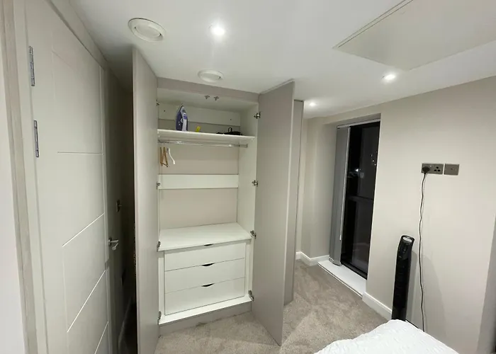 Апартаменти Old North St *